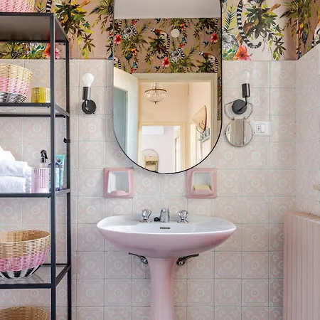 Tilda - Design In The Historic Center * Desenzano del Garda